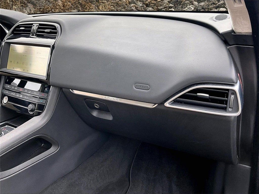 Used 2019 Jaguar F-PACE Premium image 14