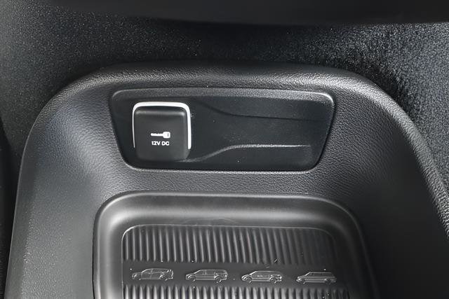 New 2026 Chrysler Voyager LX image 21