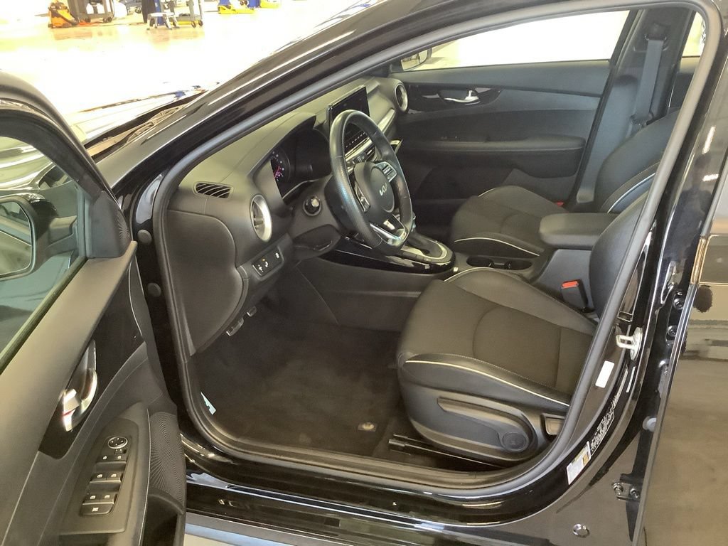 Certified 2023 Kia Forte GT-Line FWD image 12