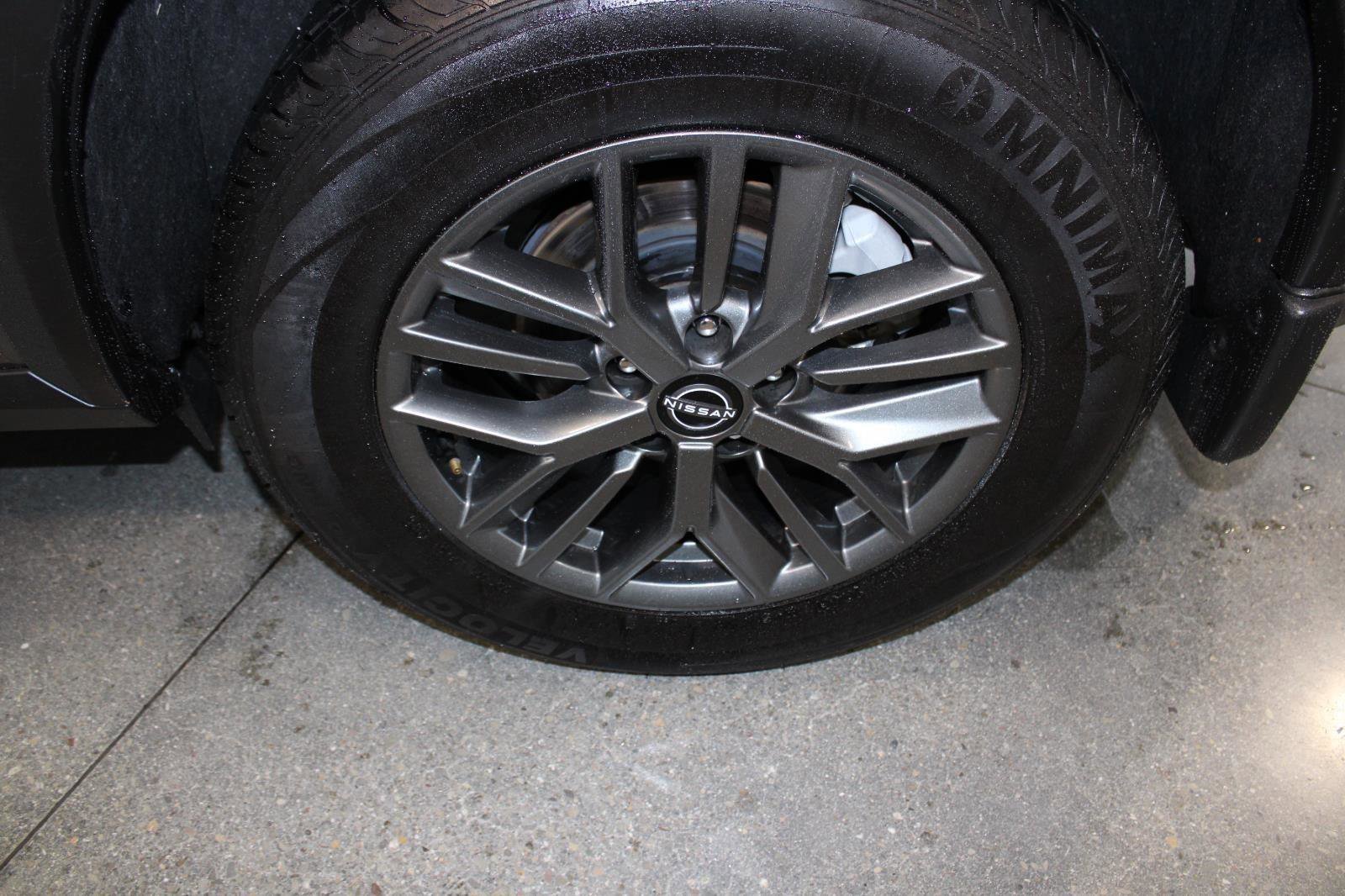 Used 2023 Nissan Rogue S image 12