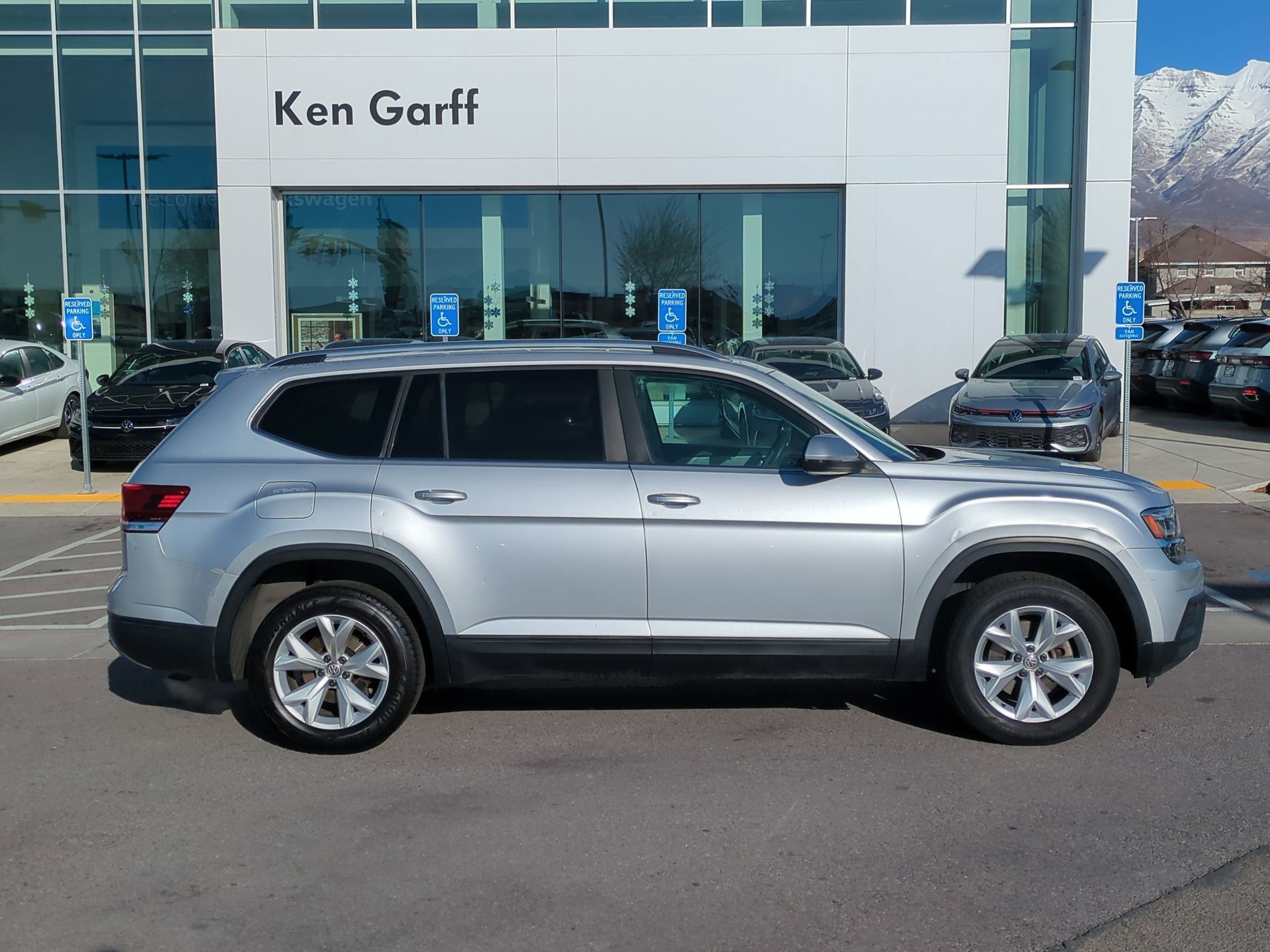 Used 2018 Volkswagen Atlas Launch Edition image 2