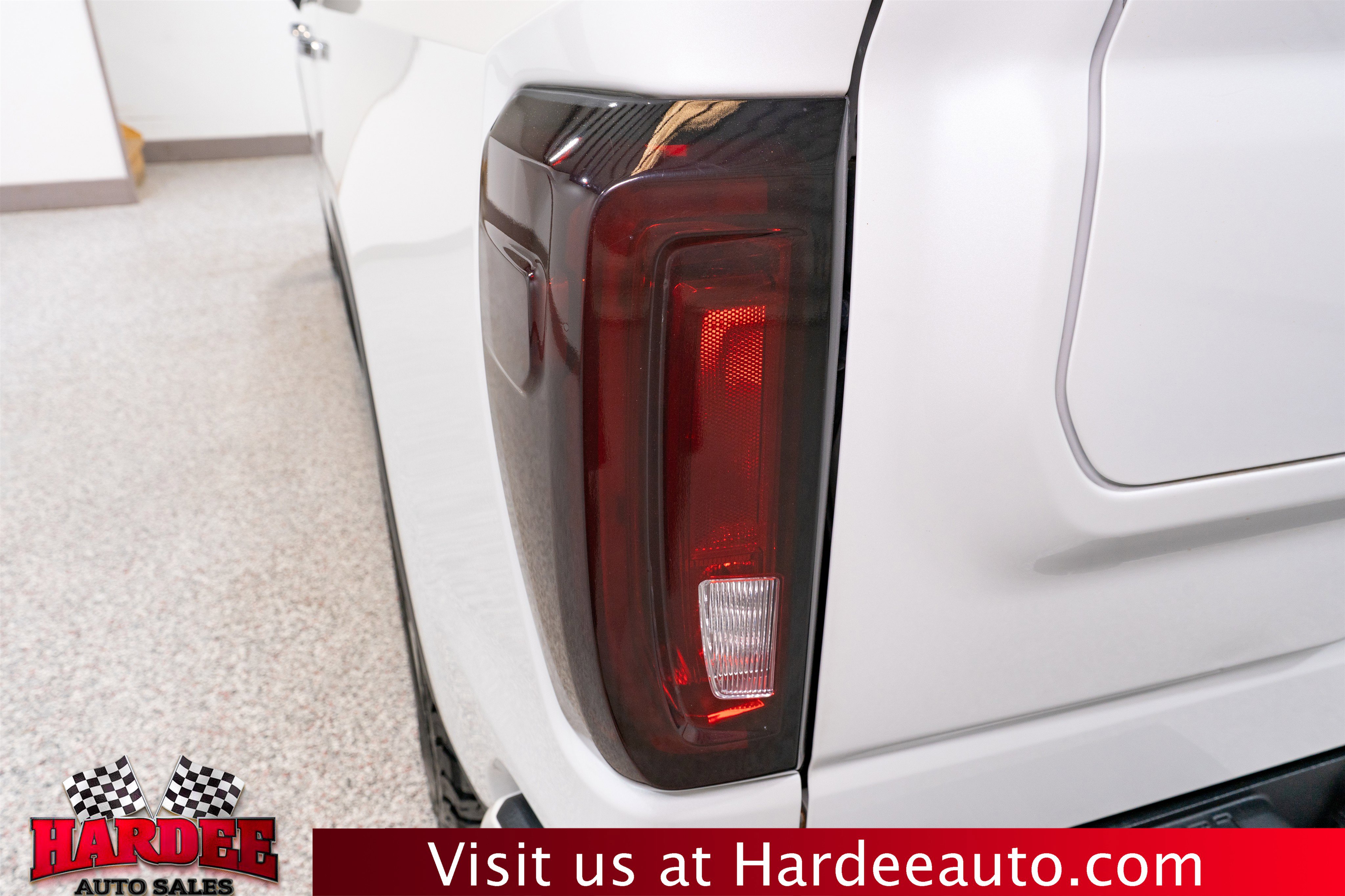 Used 2019 GMC Sierra 1500 Denali w/ Technology Package AWD/4WD image 9