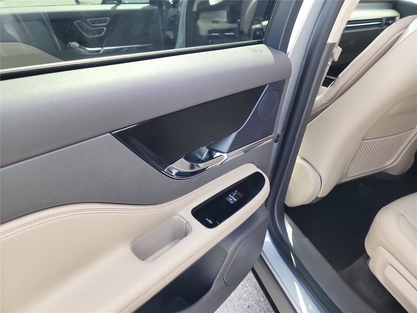 Used 2024 Lincoln Corsair FWD image 16