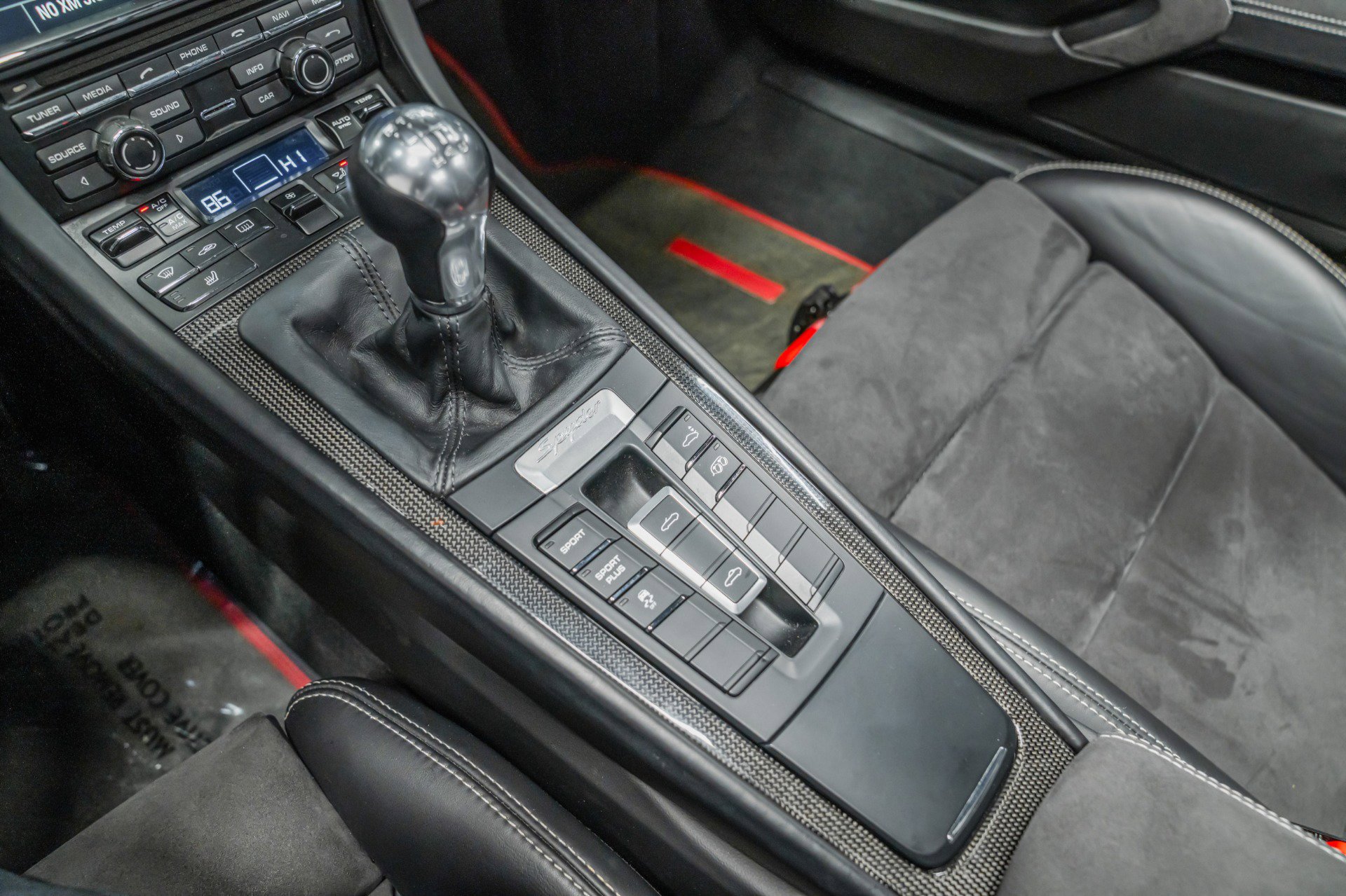 Used 2016 Porsche Boxster Spyder image 27