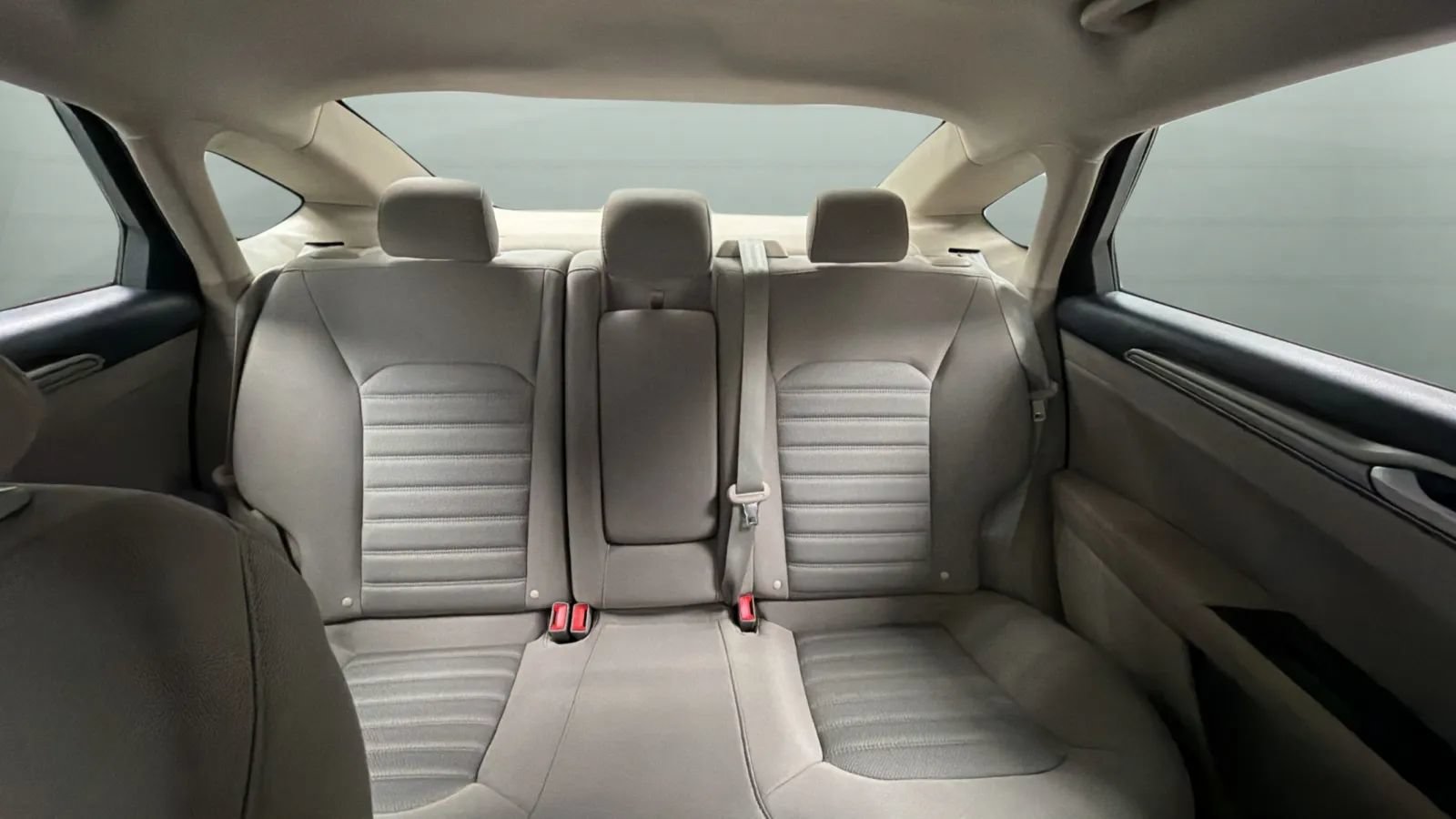 Used 2019 Ford Fusion SE FWD image 19