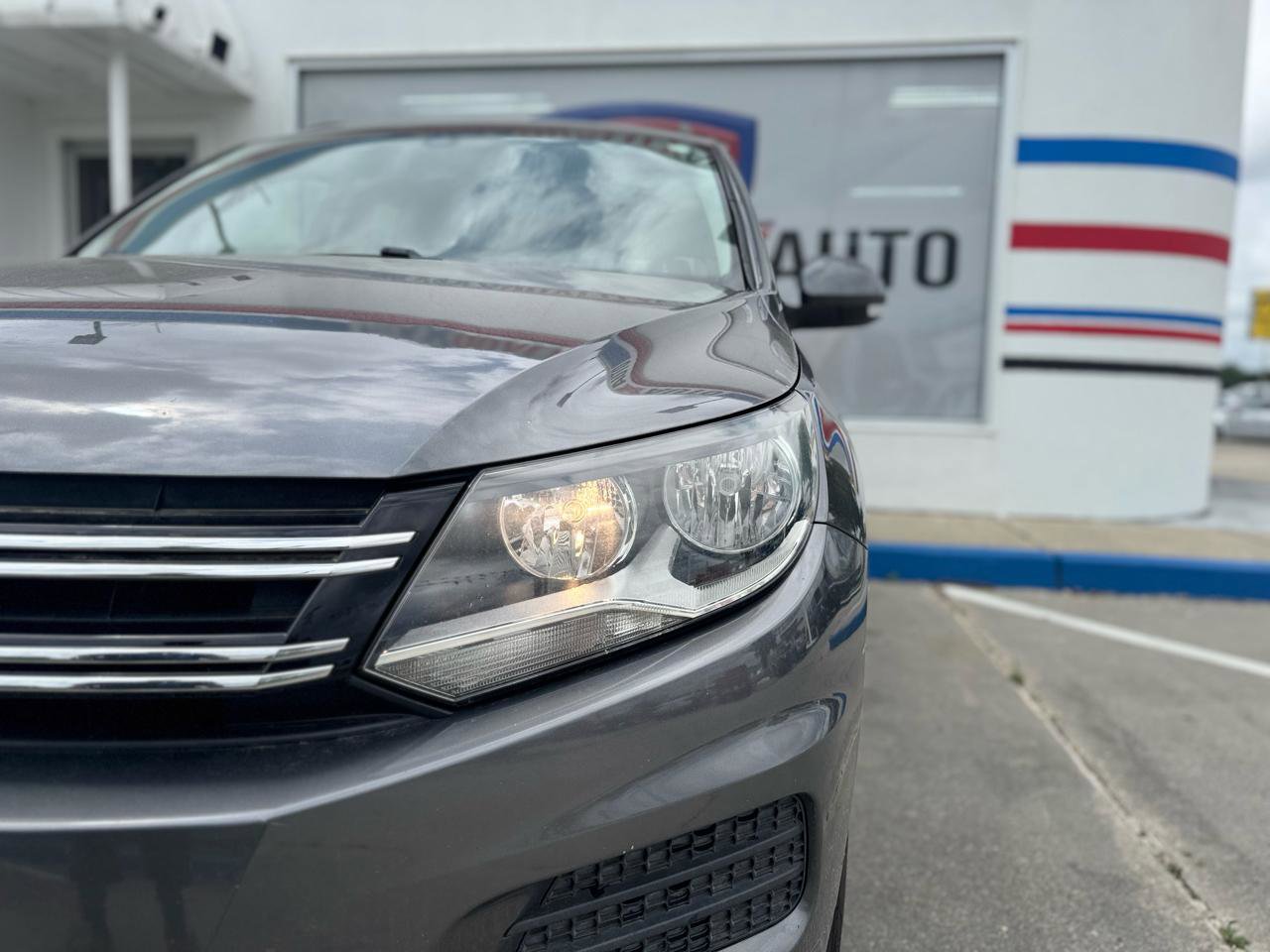 Used 2016 Volkswagen Tiguan S image 11