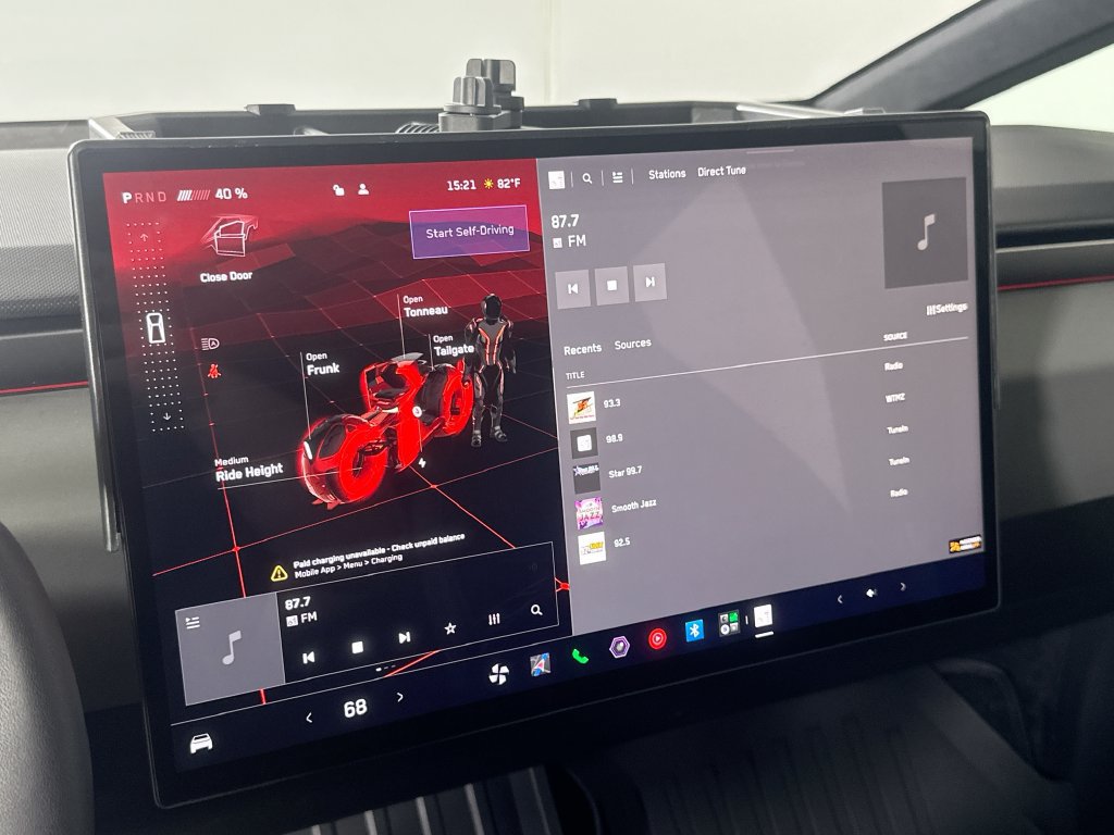 Used 2025 Tesla Cybertruck AWD Crew Cab image 30