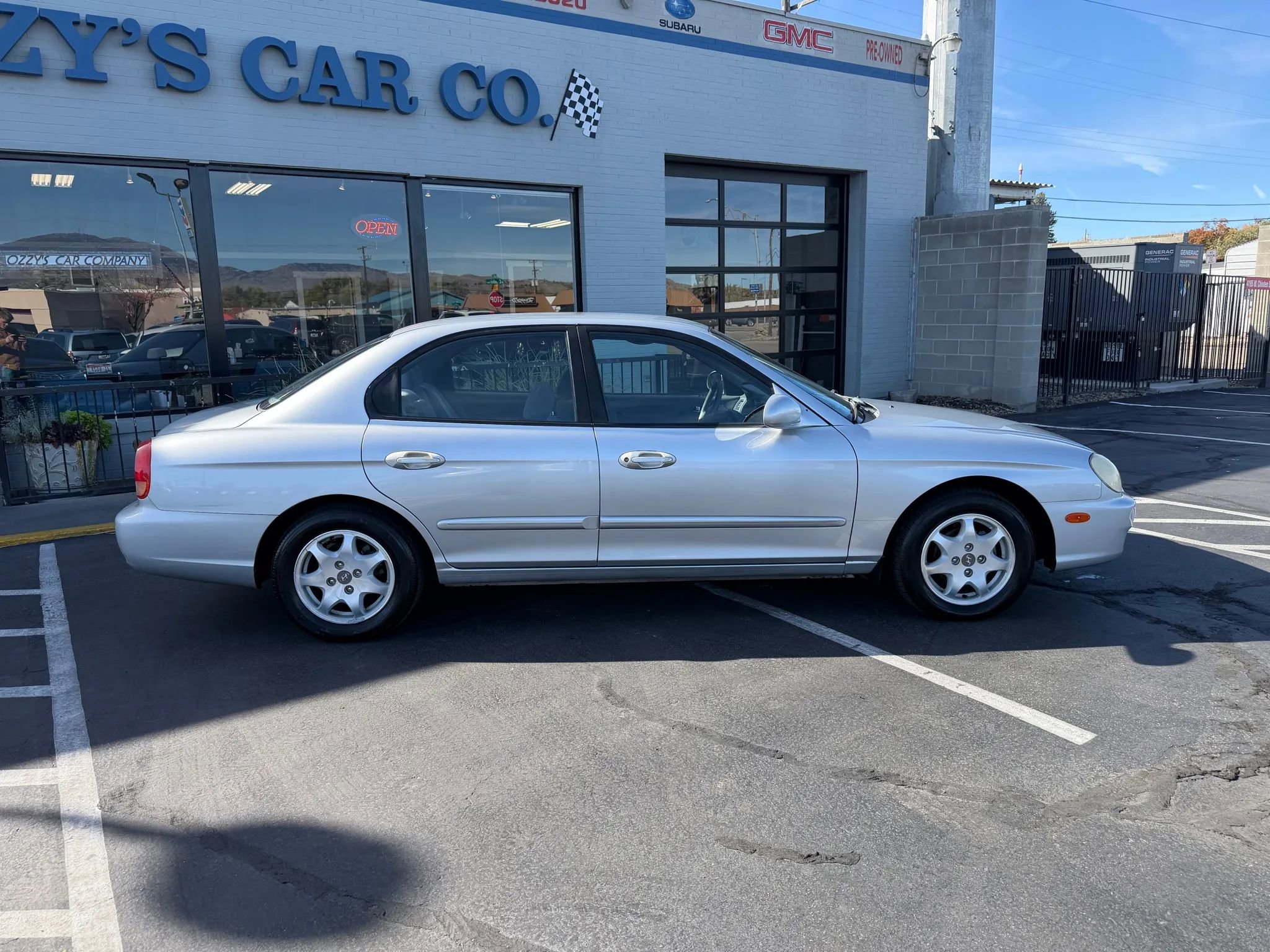 Used 2001 Hyundai Sonata GLS image 2