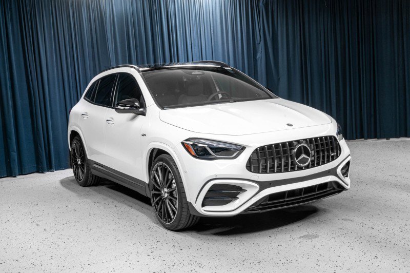 New 2025 Mercedes-Benz GLA 35 AMG 4MATIC image 3
