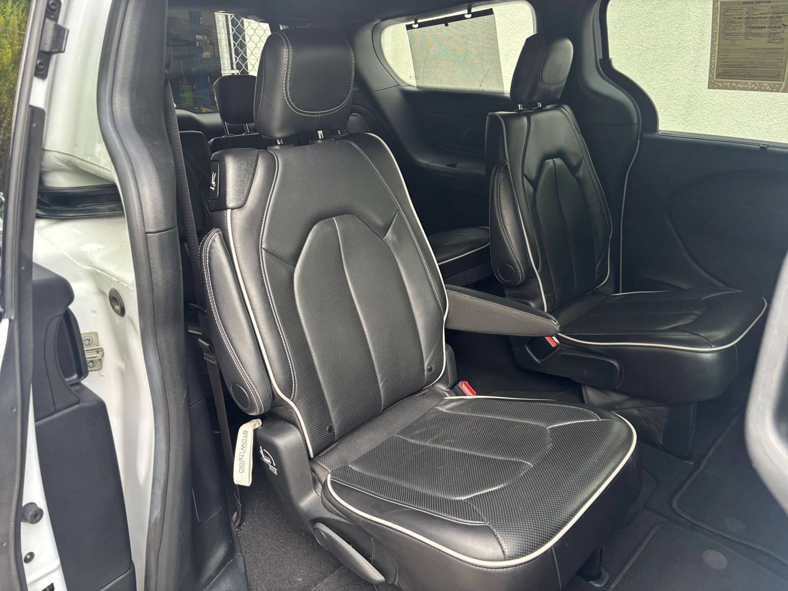 Used 2025 Chrysler Pacifica Limited FWD image 43