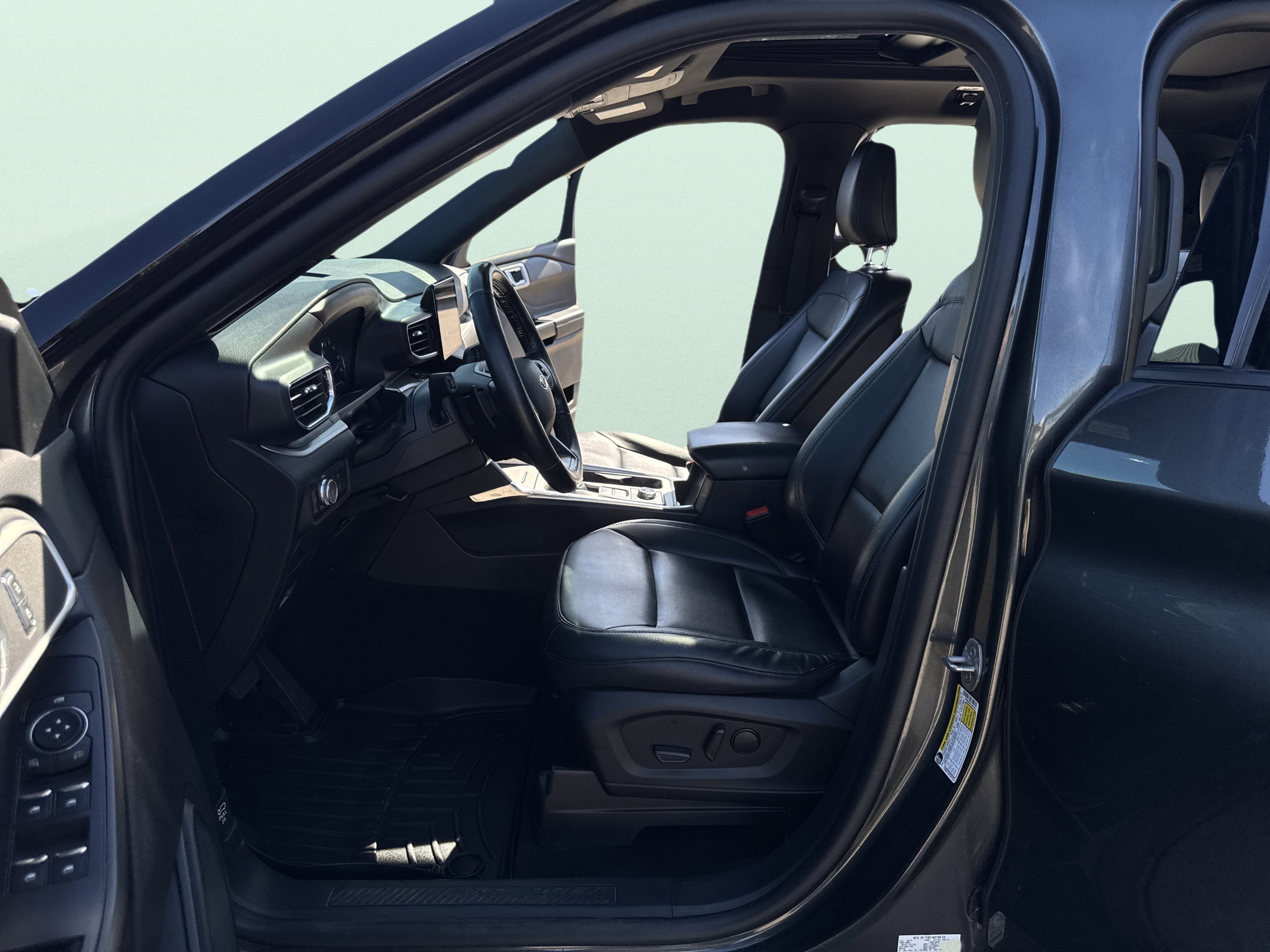 Used 2020 Ford Explorer XLT w/ Equipment Group 202A image 16