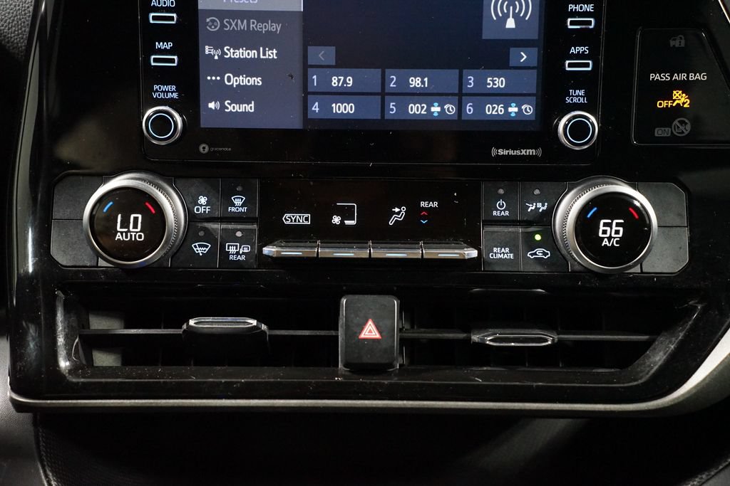 Used 2021 Toyota Highlander L FWD image 18