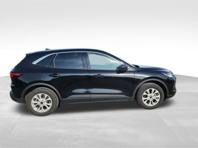 Used 2023 Ford Escape Active AWD/4WD image 2