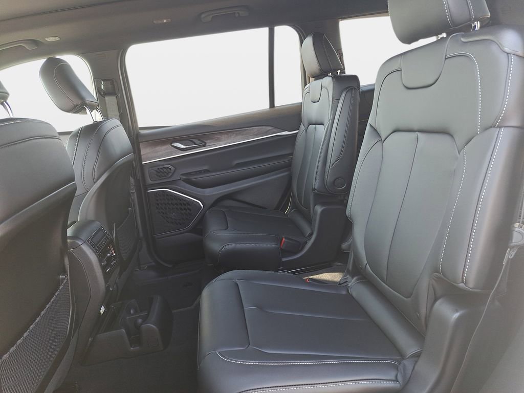 New 2026 Jeep Grand Cherokee L Limited image 17