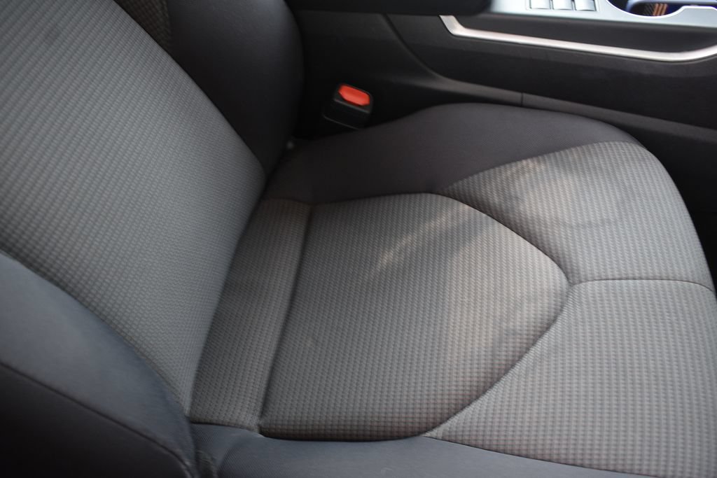 Used 2025 Toyota Highlander LE FWD image 23