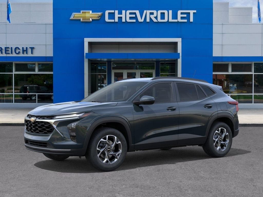New 2026 Chevrolet Trax LT w/ LT Convenience Package FWD image 2