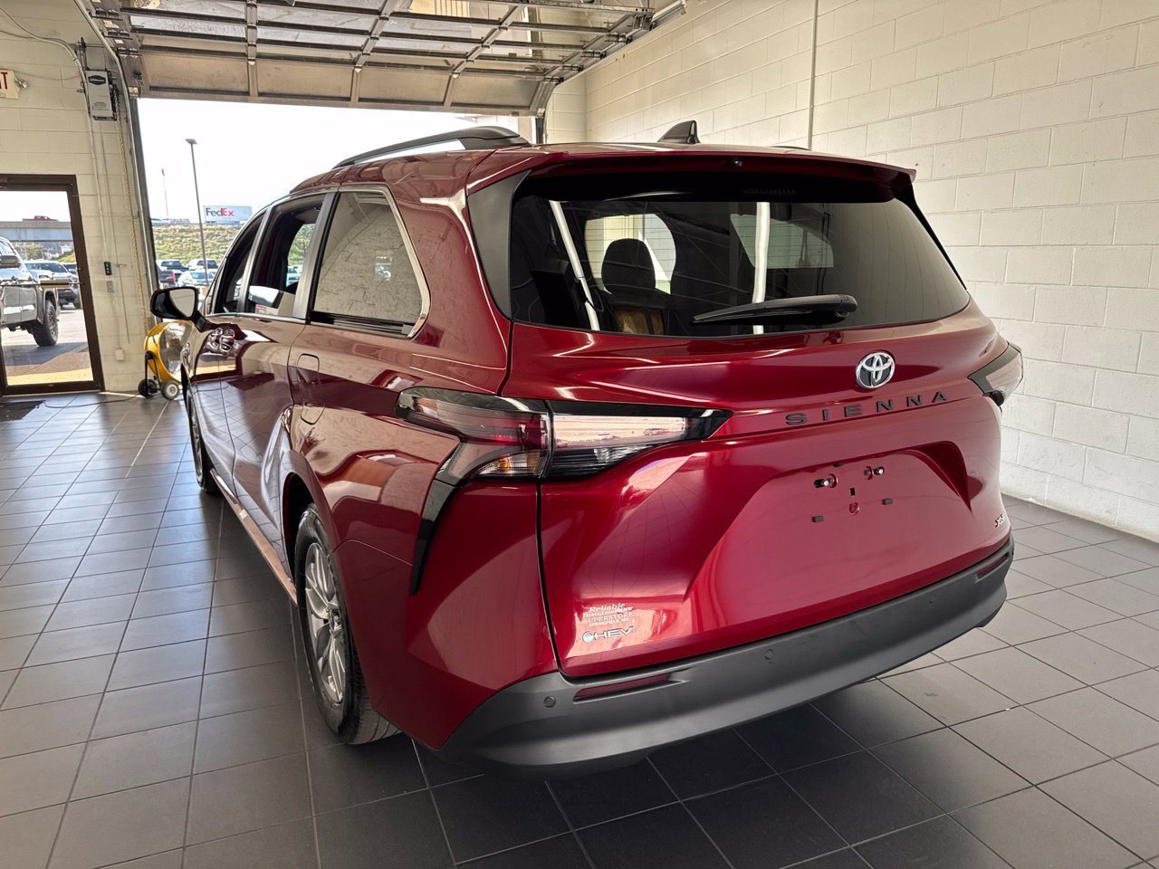 Used 2026 Toyota Sienna XLE FWD image 6