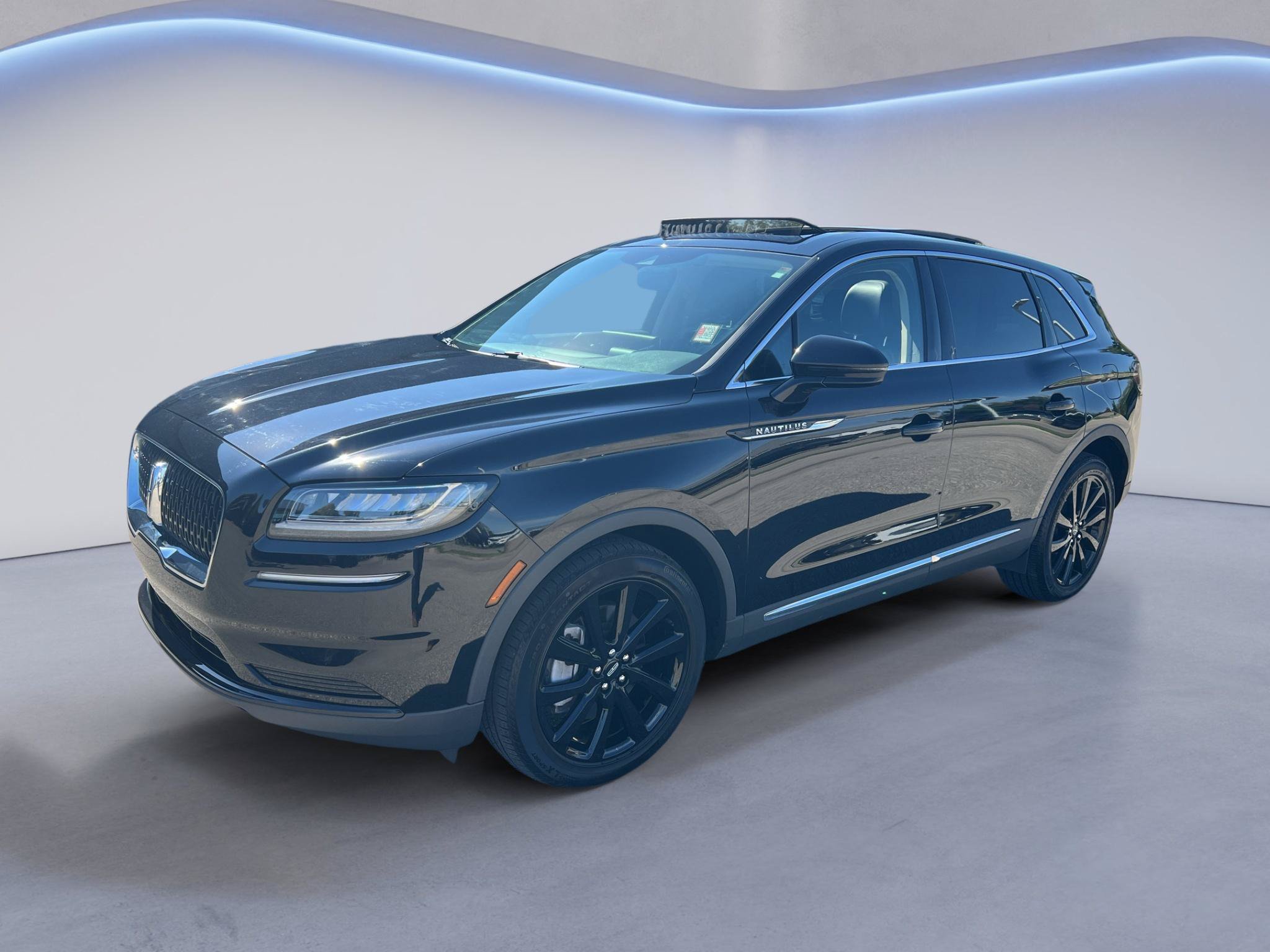 Used 2023 Lincoln Nautilus Reserve w/ Monochromatic Package AWD/4WD image 3