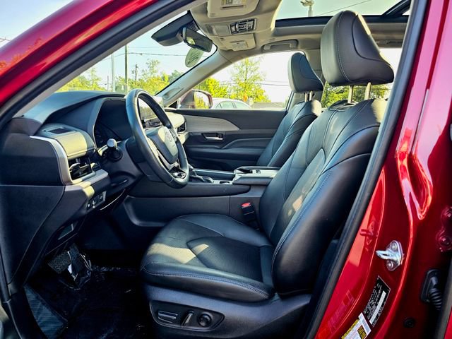 Used 2024 Toyota Grand Highlander AWD image 17
