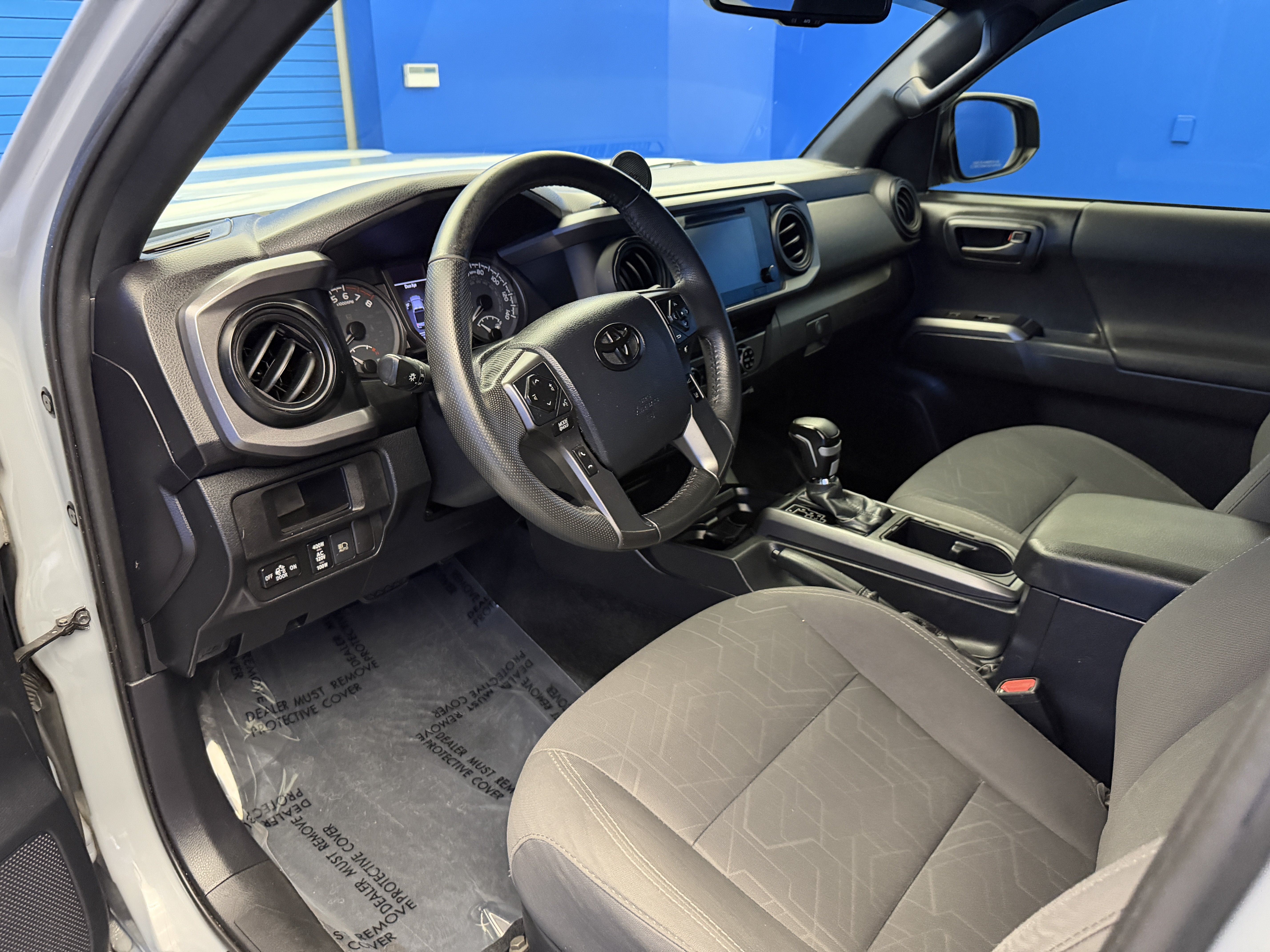Used 2018 Toyota Tacoma TRD Sport AWD/4WD image 11