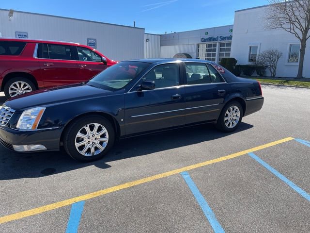 Used 2009 Cadillac DTS w/ Trunk Convenience Package image 3