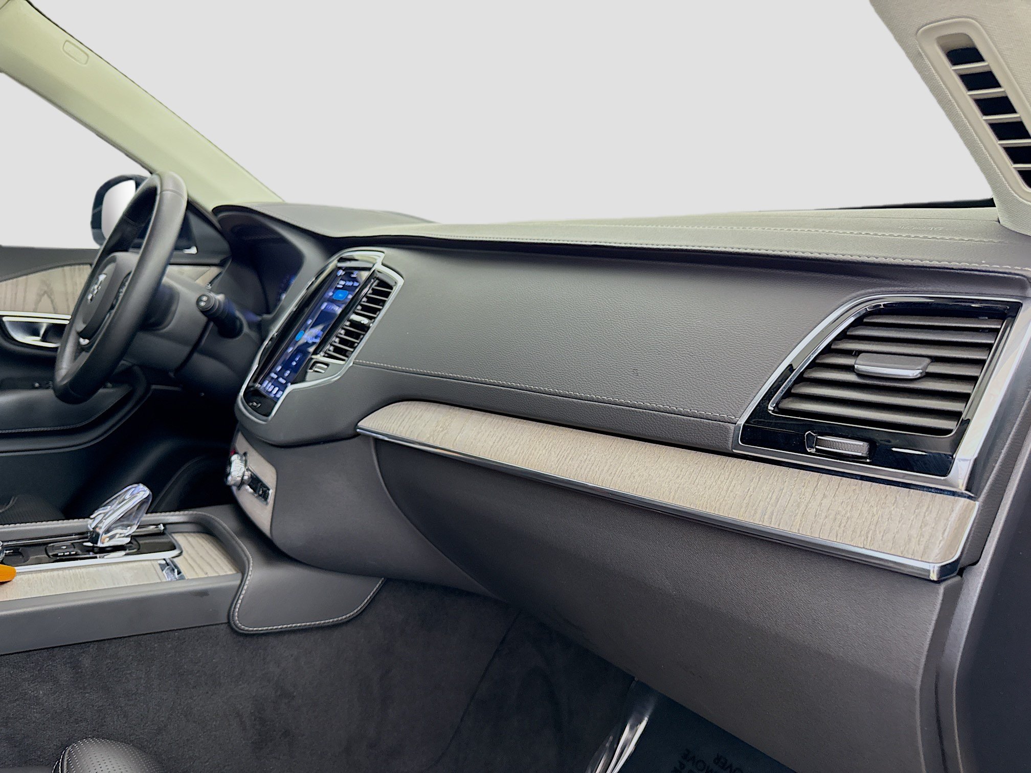 Used 2024 Volvo XC90 T8 Ultimate w/ Protection Package Premier AWD/4WD image 32