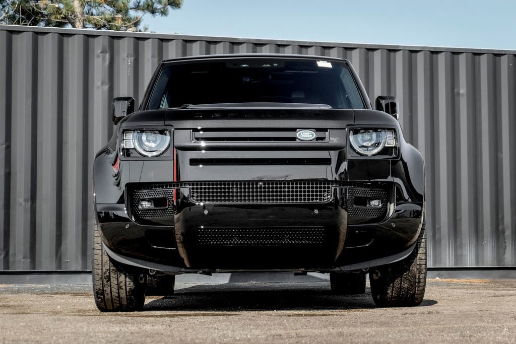 Used 2025 Land Rover Defender 130 X-Dynamic SE video 3