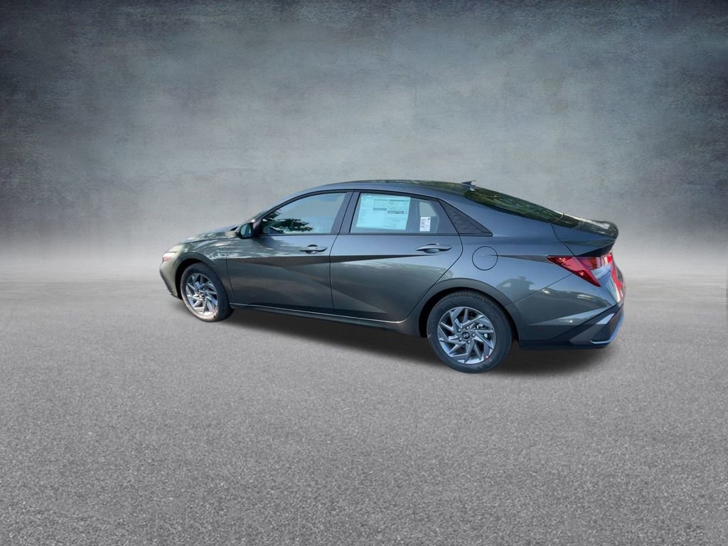 Used 2025 Hyundai Elantra Blue image 16