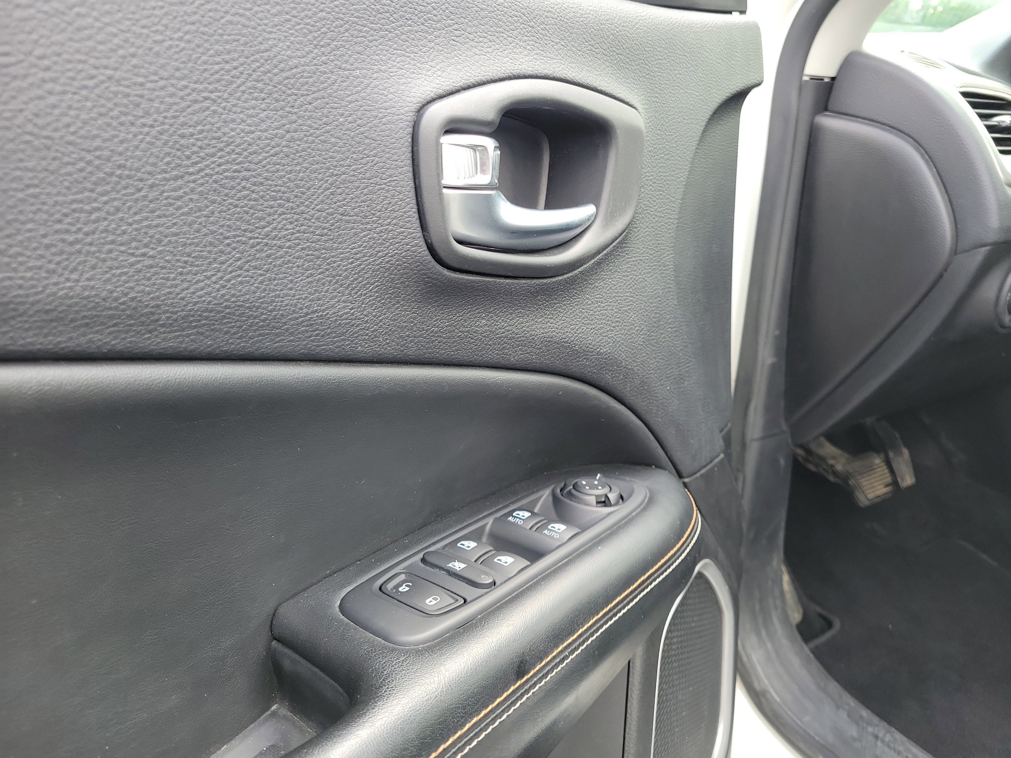 Used 2019 Jeep Compass Sport image 18