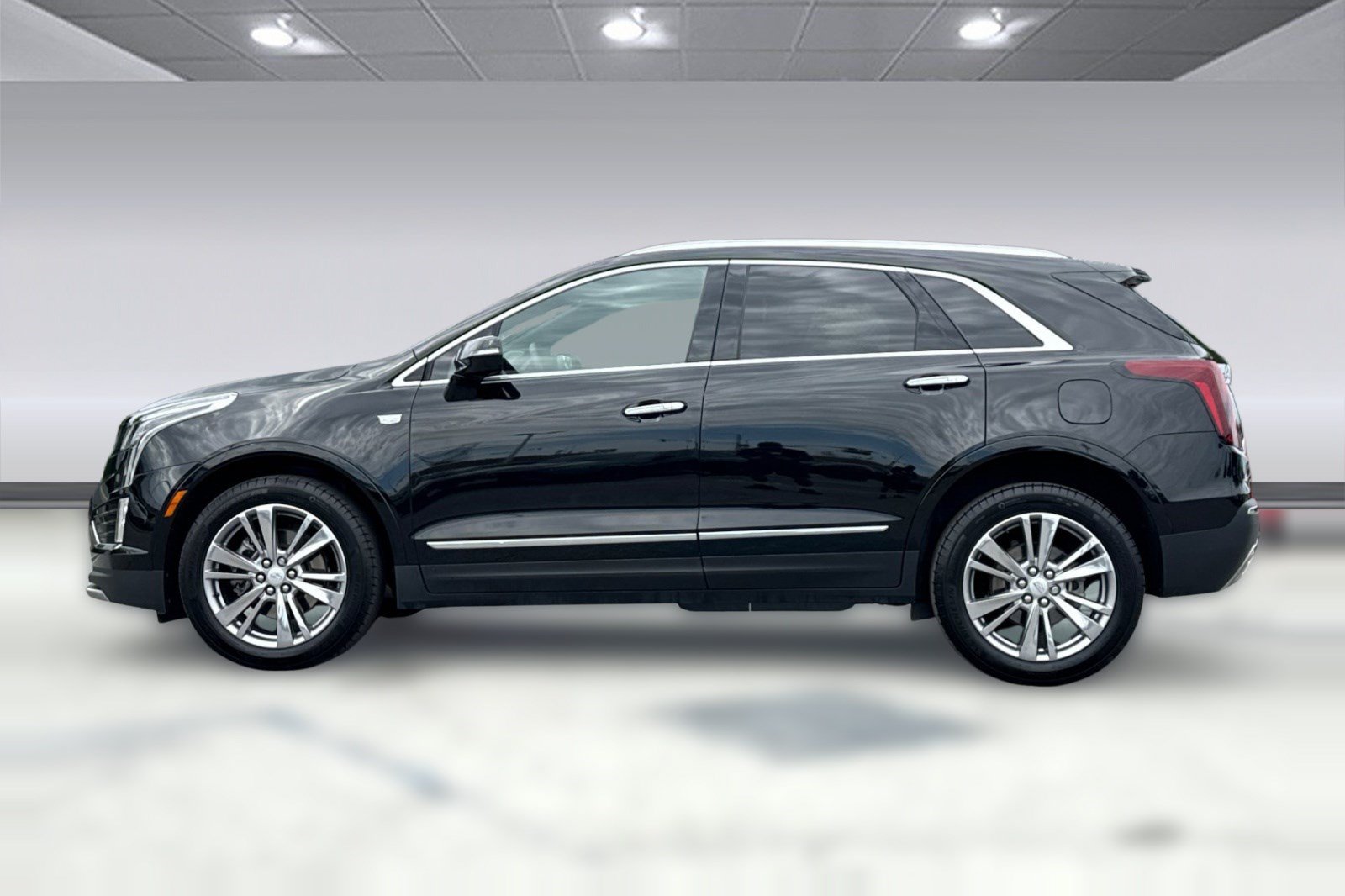 Used 2024 Cadillac XT5 Premium Luxury FWD image 2