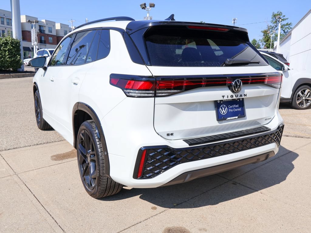Used 2025 Volkswagen Tiguan SE R-Line AWD/4WD image 3