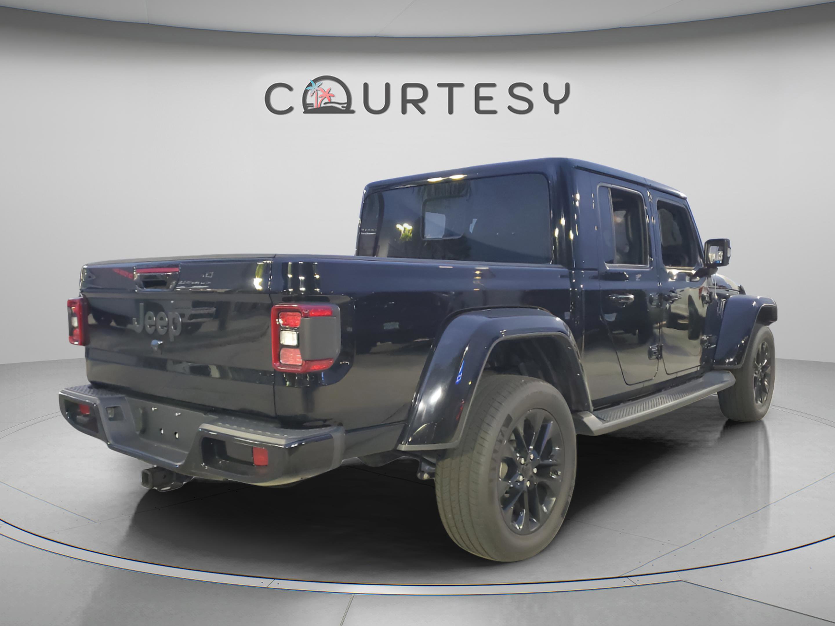Used 2023 Jeep Gladiator Overland AWD/4WD image 3