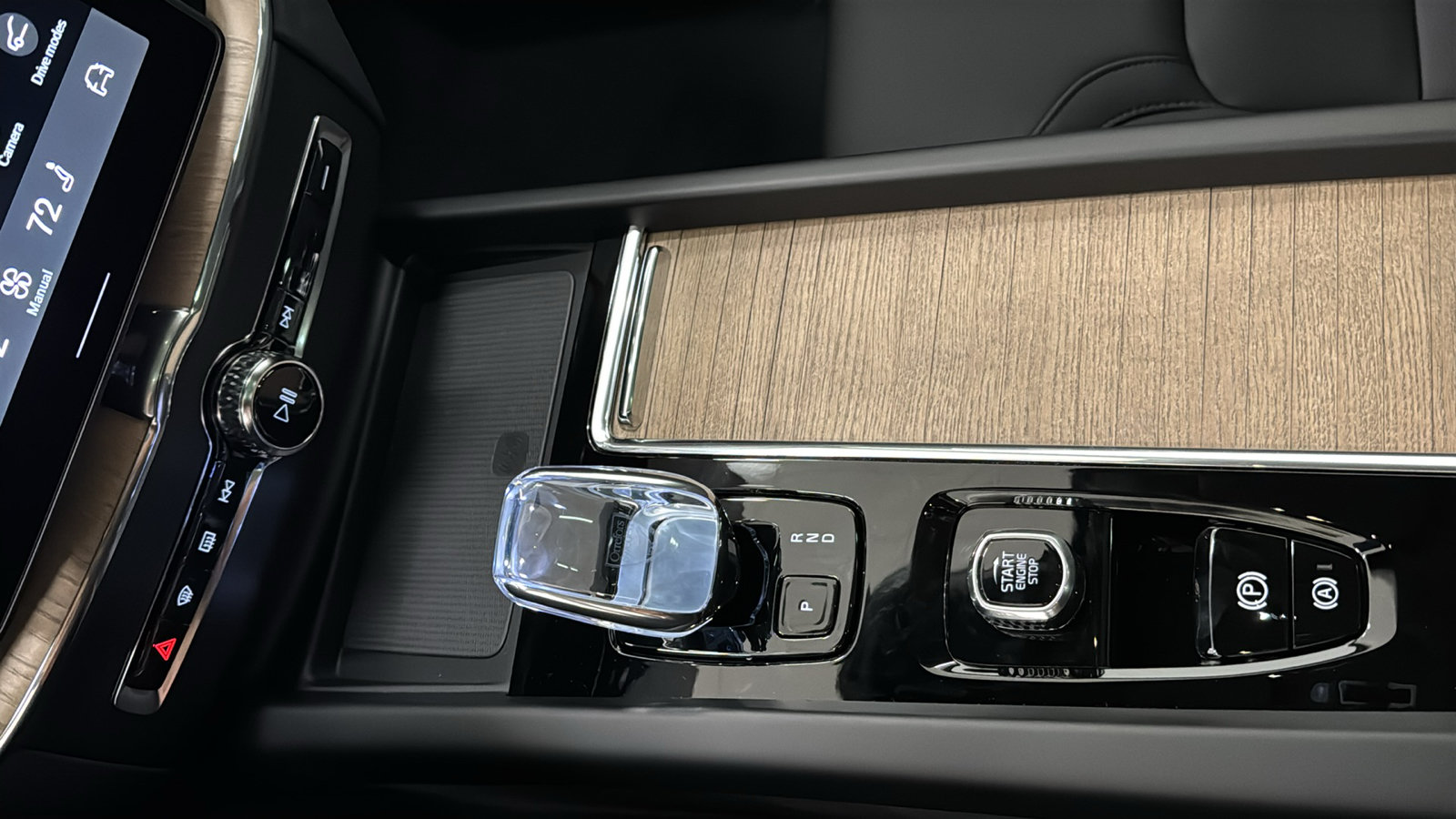 New 2027 Volvo XC60 T8 Plus AWD/4WD image 19