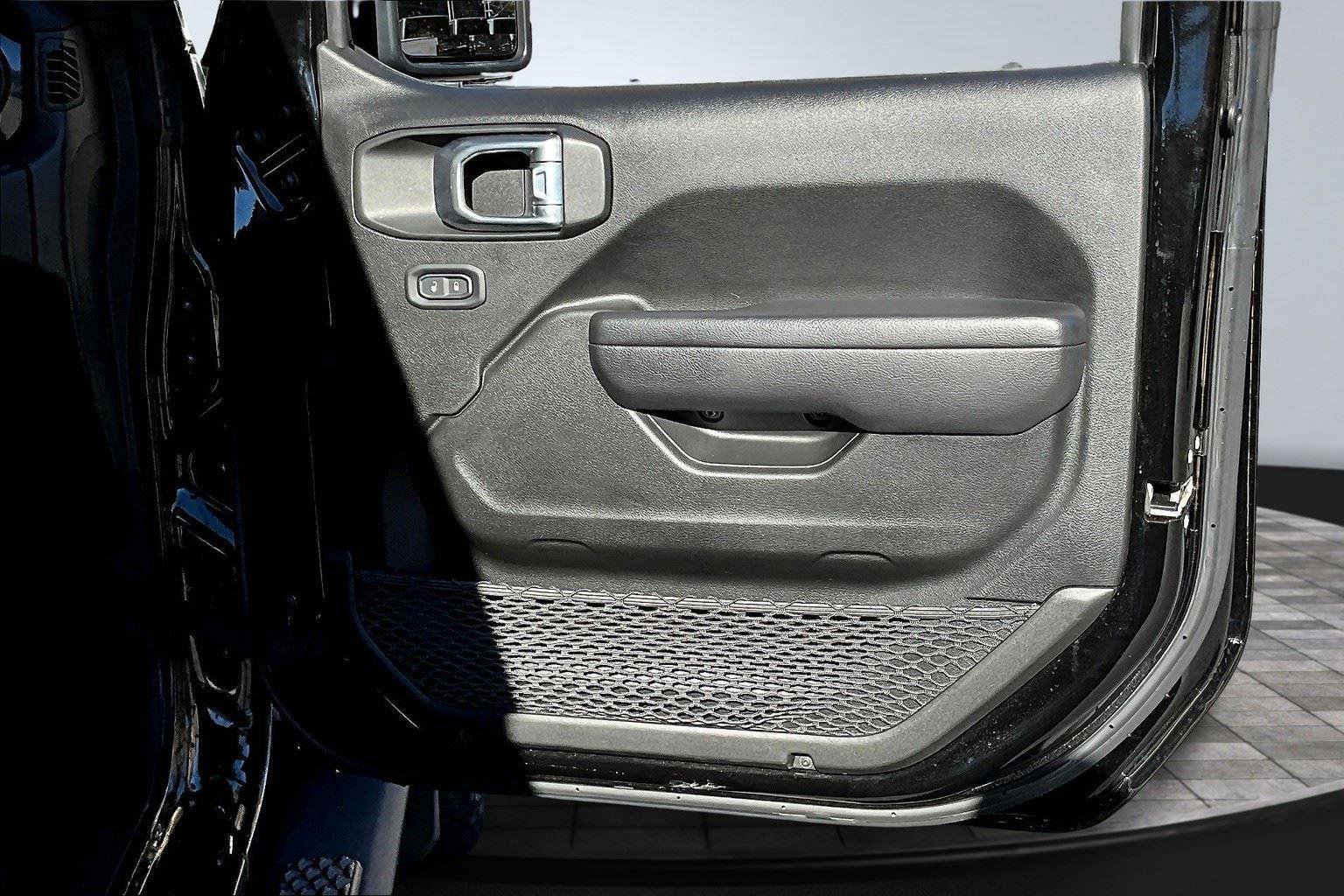 Used 2022 Jeep Gladiator Sport image 25