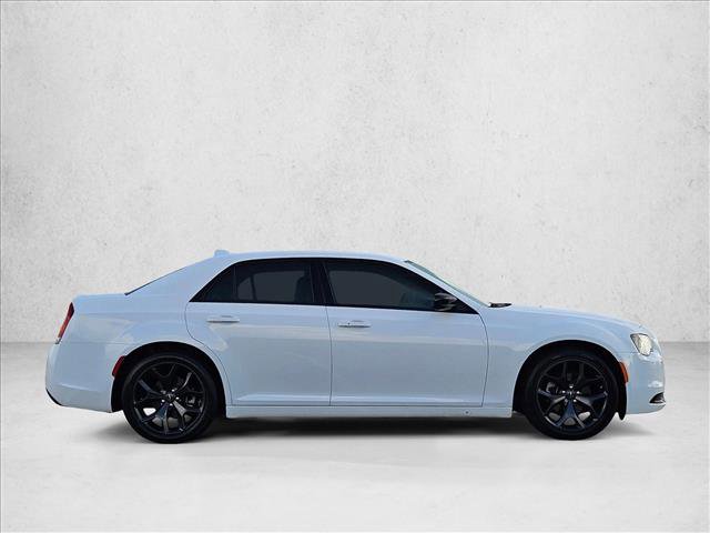 Used 2023 Chrysler 300 Touring w/ Sport Appearance Package image 4
