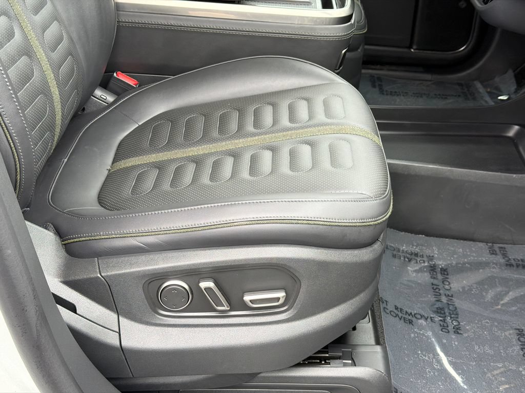Used 2025 Rivian R1T Adventure AWD/4WD image 32