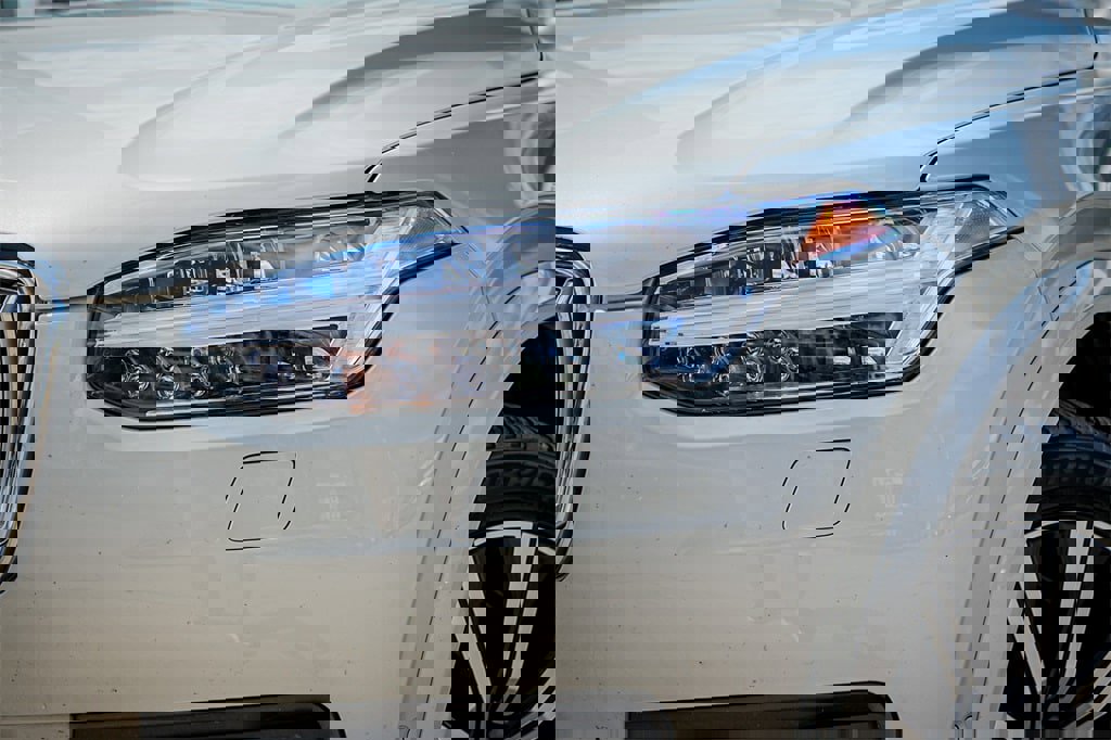 Used 2020 Volvo XC90 T8 Inscription image 3