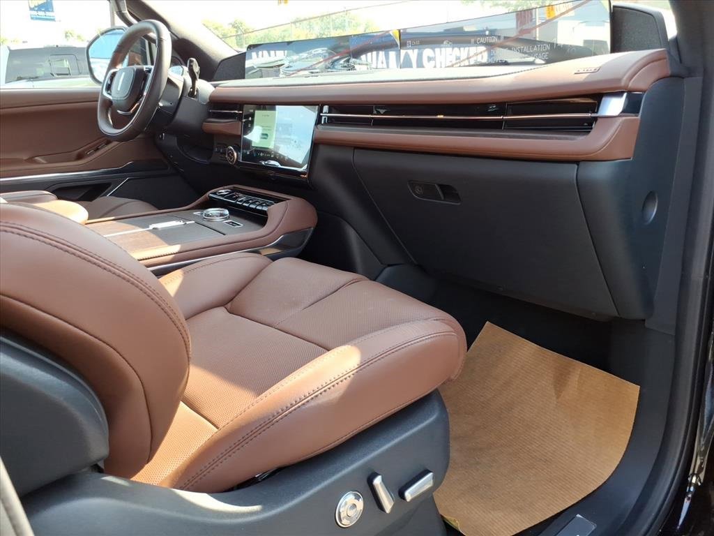 New 2025 Lincoln Navigator Reserve image 10