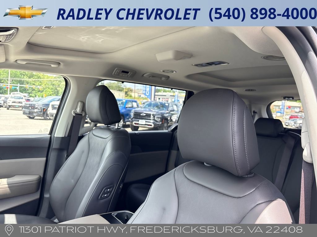 Used 2026 Kia Carnival SX FWD video 2