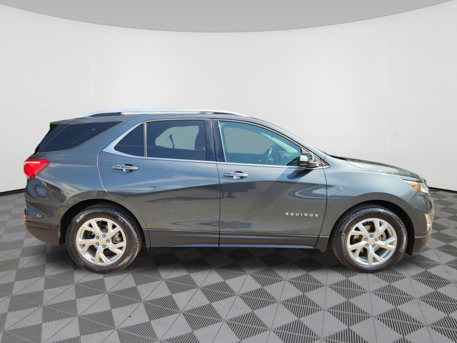 Used 2018 Chevrolet Equinox Premier FWD image 6