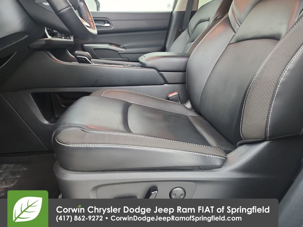 Used 2025 Nissan Pathfinder SL image 20