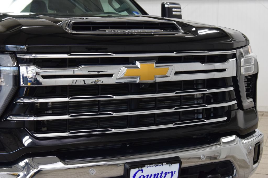 Used 2024 Chevrolet Silverado 2500 LTZ w/ LTZ Convenience Package AWD/4WD image 11