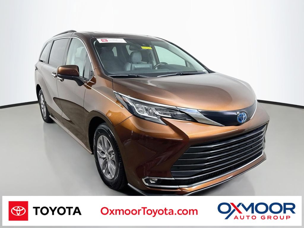 Used 2022 Toyota Sienna XLE