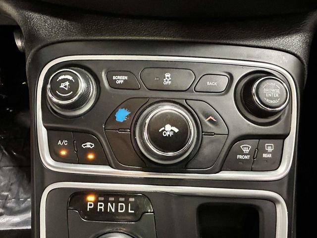 Used 2016 Chrysler 200 Limited w/ Anniversary Edition FWD image 20