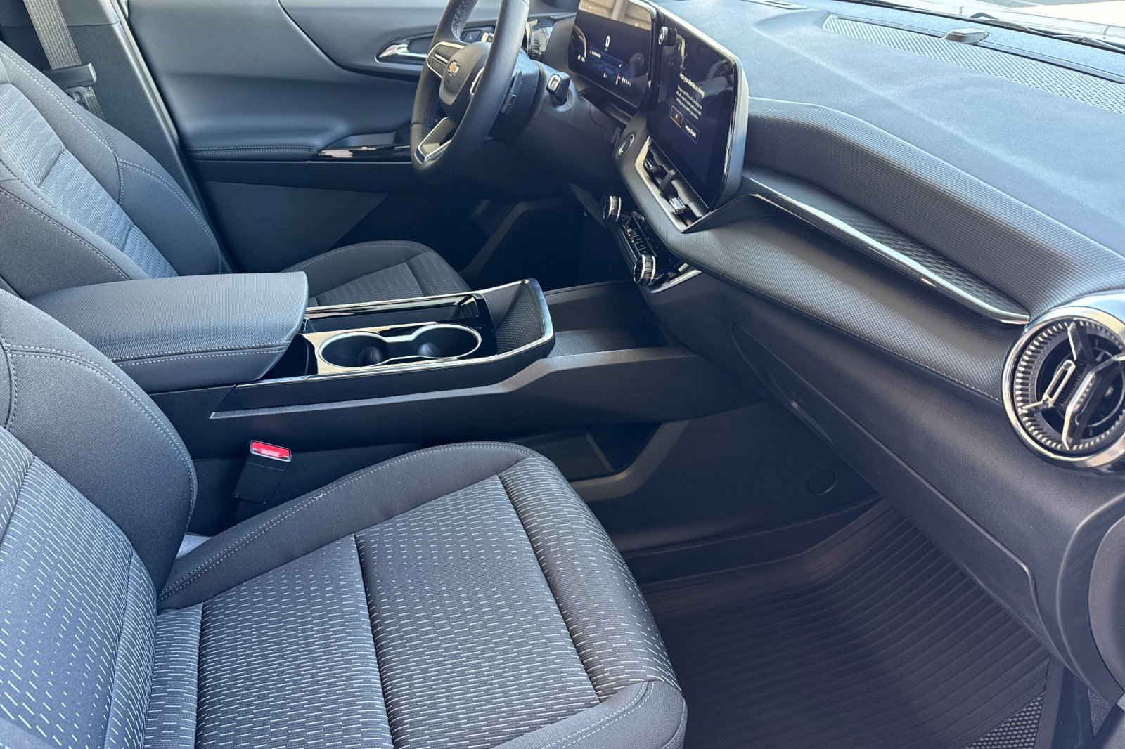 New 2025 Chevrolet Equinox LT image 16