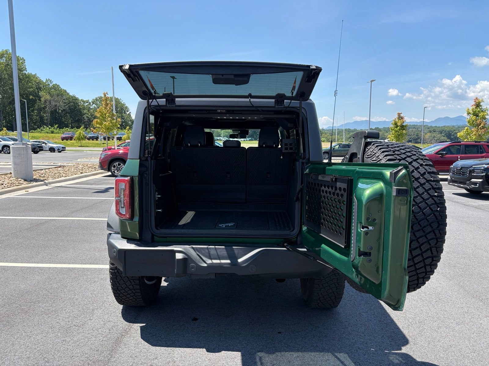 Used 2024 Ford Bronco Outer Banks w/ Sasquatch Package AWD/4WD image 9