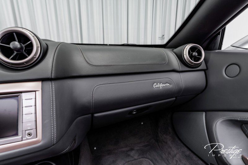 Used 2014 Ferrari California image 41