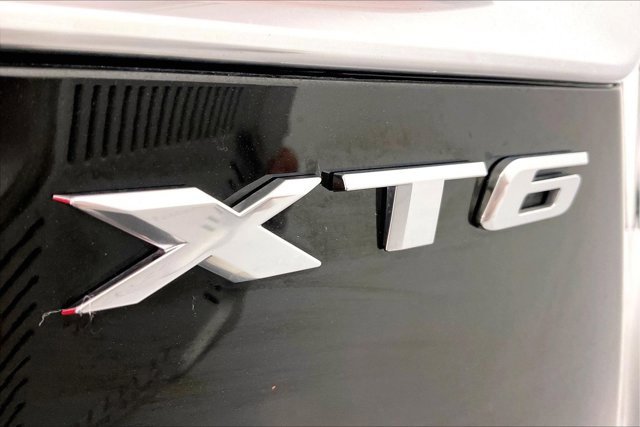 Used 2025 Cadillac XT6 Premium Luxury image 31