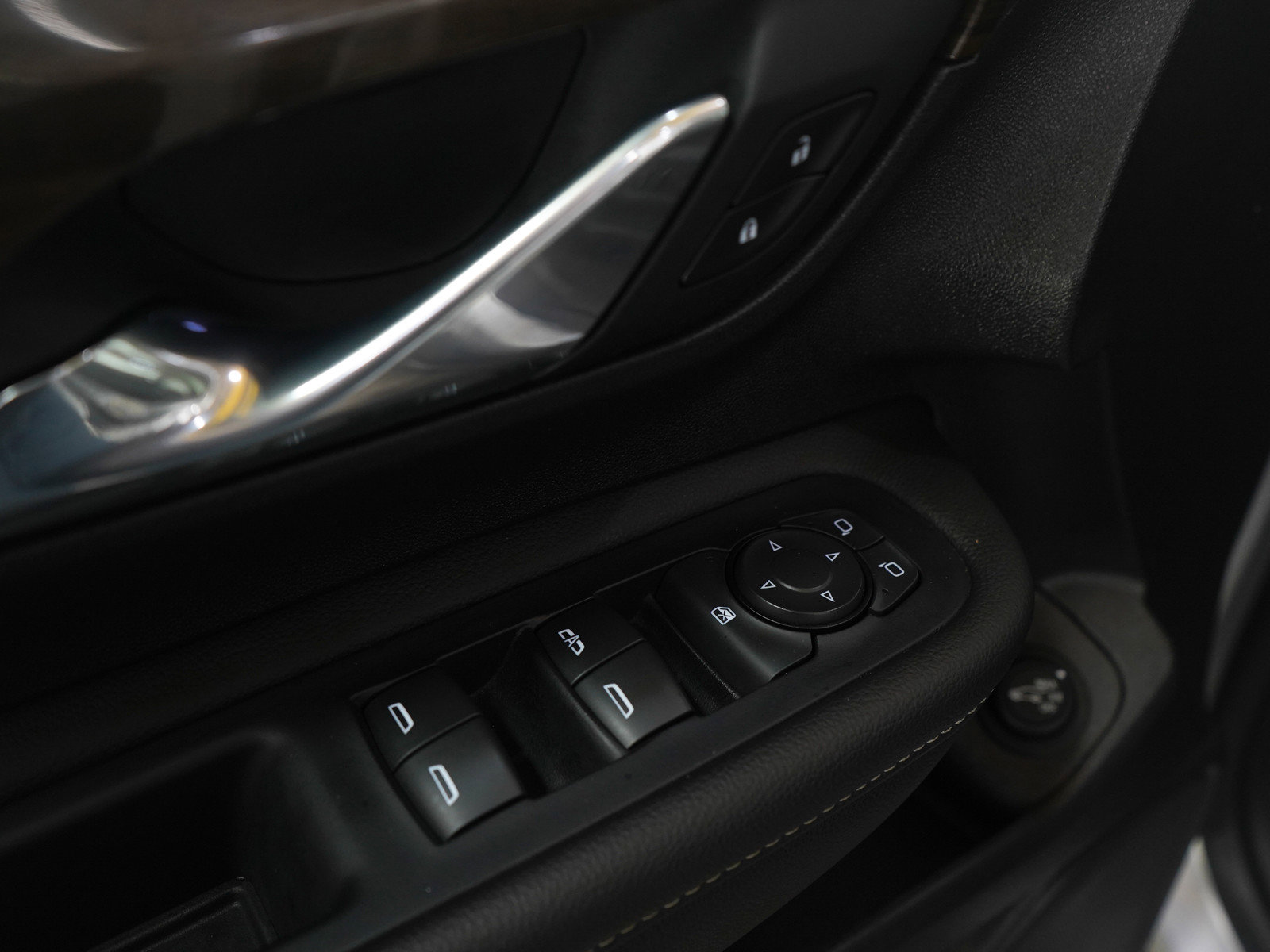 Used 2020 GMC Terrain Denali w/ GMC Pro Grade Package image 21