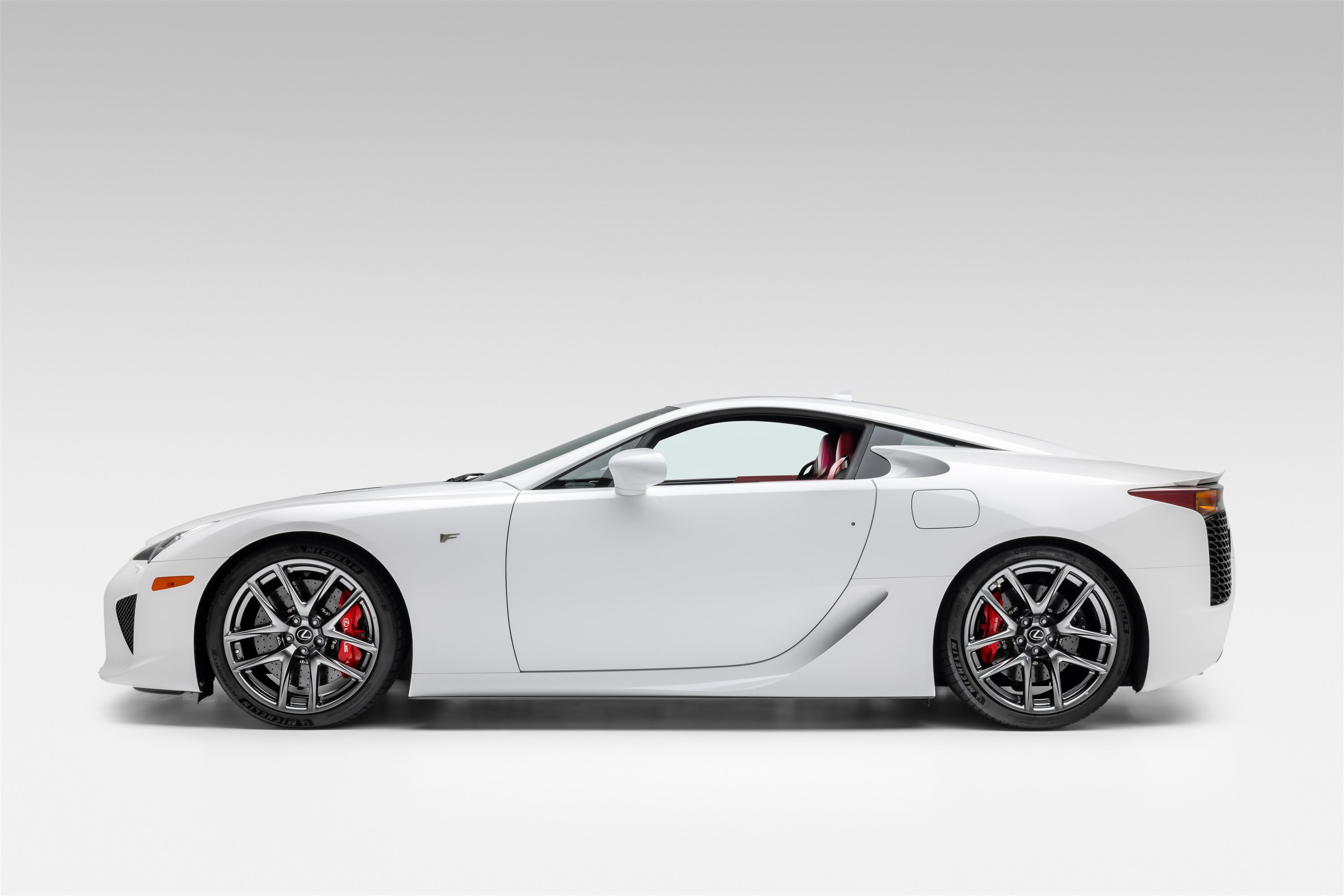 Used 2012 Lexus LFA RWD image 2